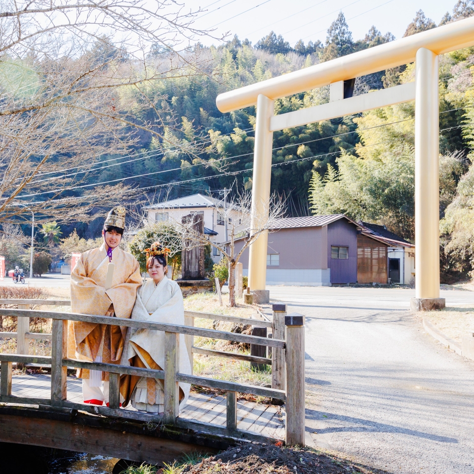 金色天平婚まさよしゆっきょ金の鳥居